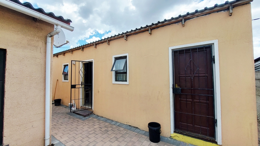 4 Bedroom Property for Sale in Palm Park Western Cape